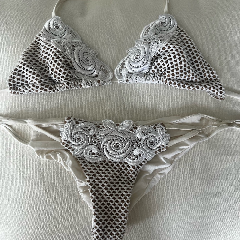 BEACH BUNNY White Bikini Set - Picture 2 of 14